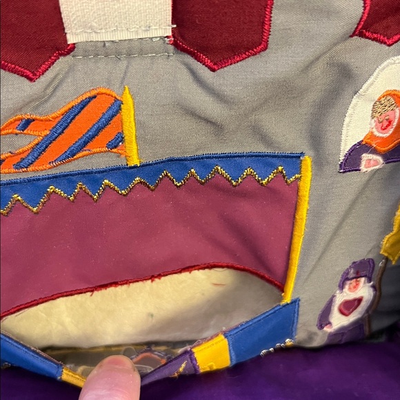 Vintage “Pockets of Learning” Gray, Velcro castle with 10 finger puppets - Picture 10 of 10